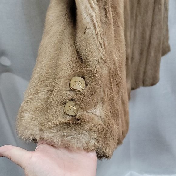 Beautiful Vintage Woman's Faux Fur Waist Length Jacket - Picture 8 of 12